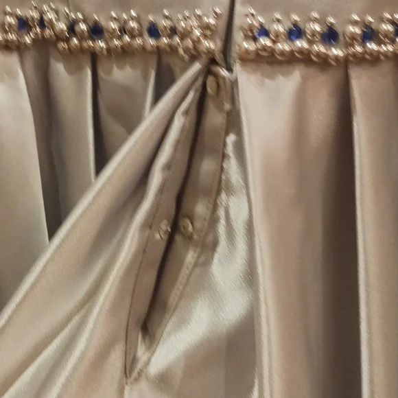 VICTORIA ROYAL LTD GOWN SIZE 10